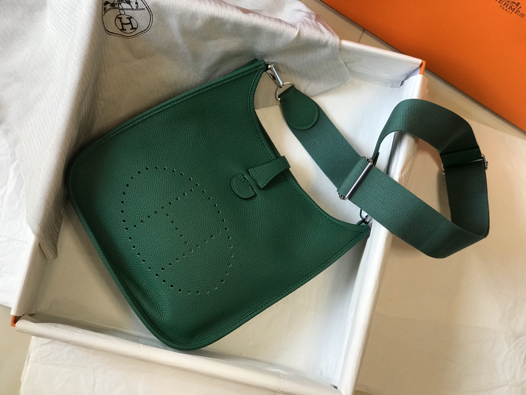 Hermes Evelyne III 29 PM Shoulder Bag In Dark Green Clemence Leather